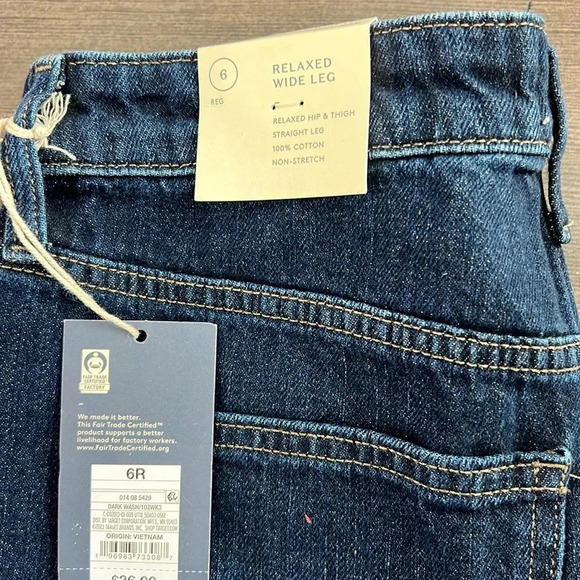 Universal Thread Relaxed Wide Leg High-rise
Dark Wash Denim Jeans - Picture 12 of 16